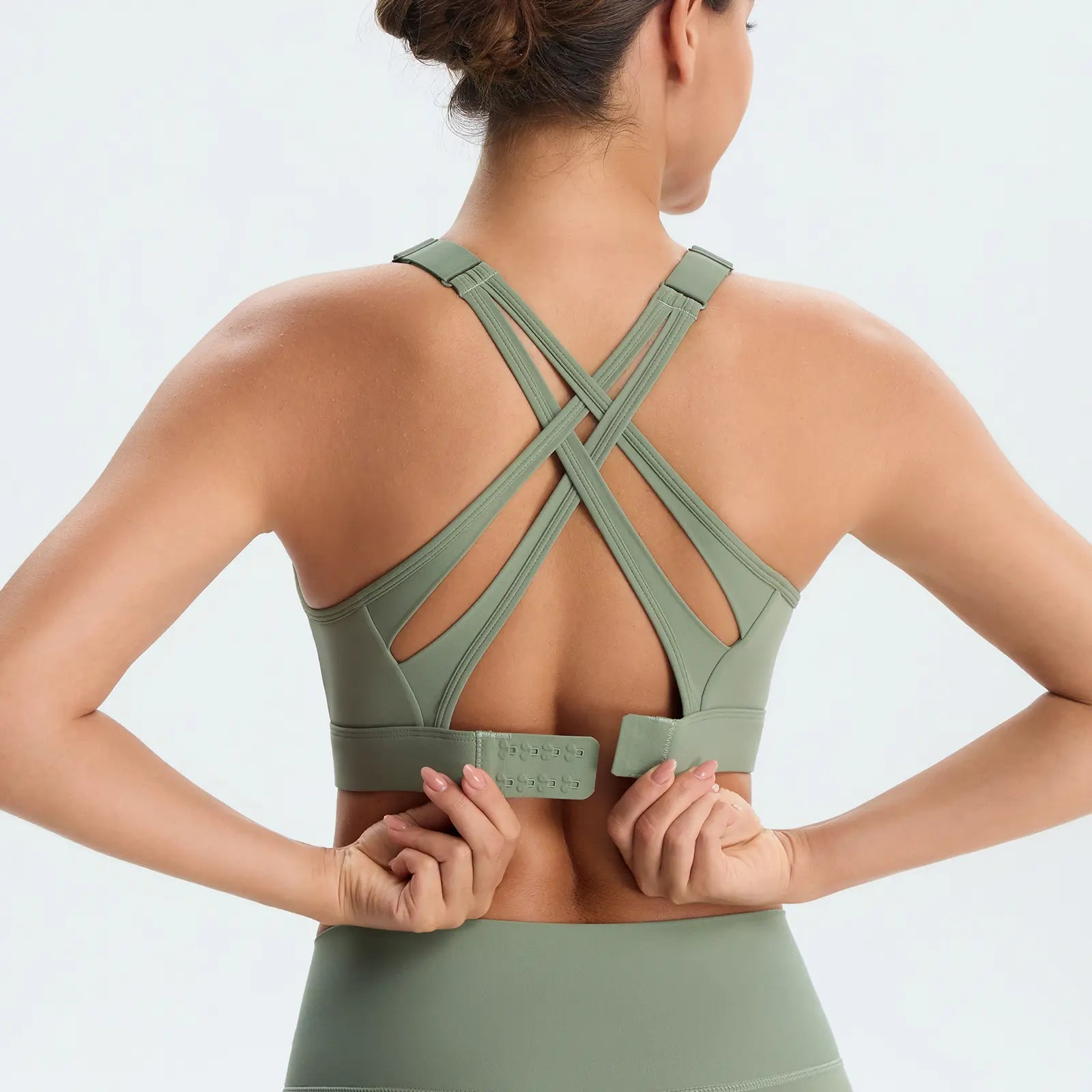 Women'S High Impact Sports Bras with Sewn in Pads,4 Row Adjustable Hook-Eye Closure,Crisscross Adjustable Straps Back,Soft and Comfortable Non-Removable Molded Cups,Women Workout Tops for Running Yoga